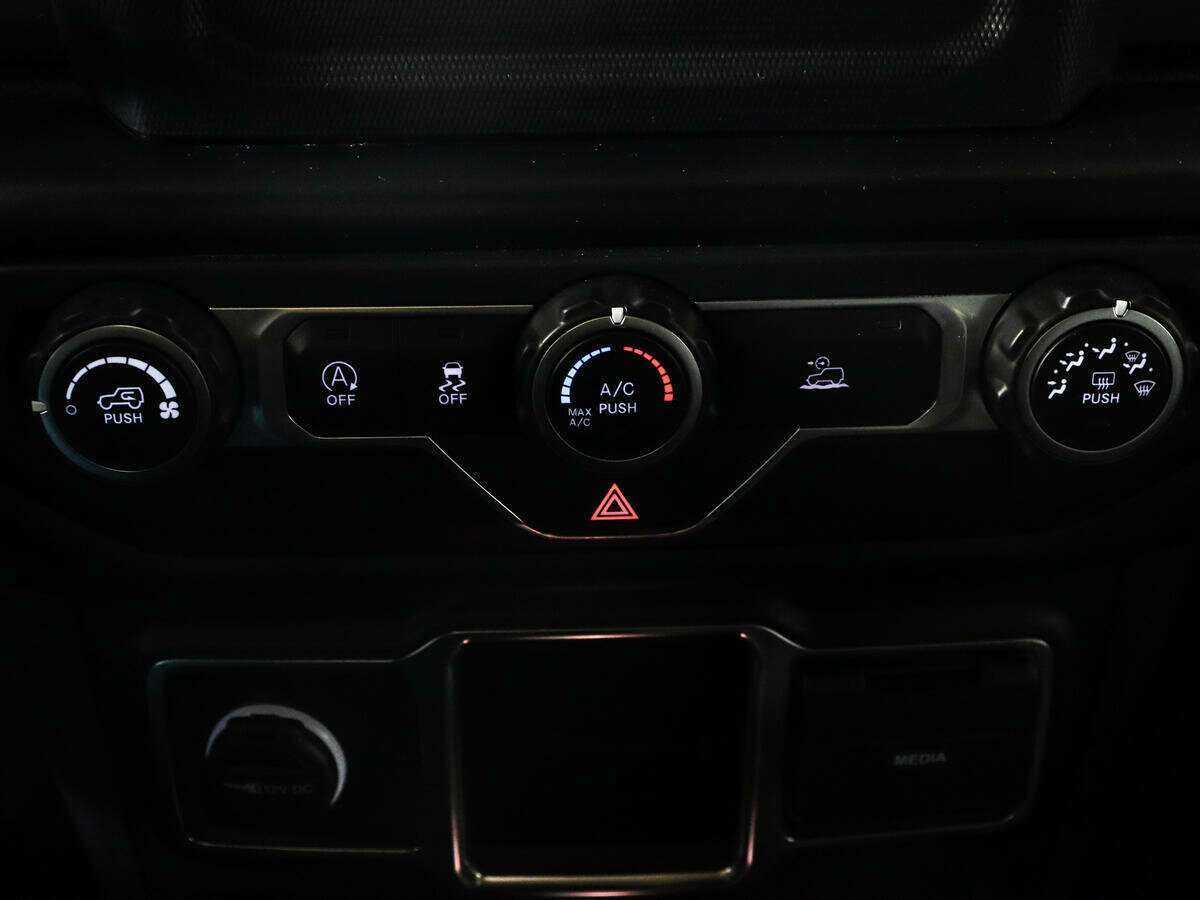 Jeep Wrangler, 2021 Фото №16