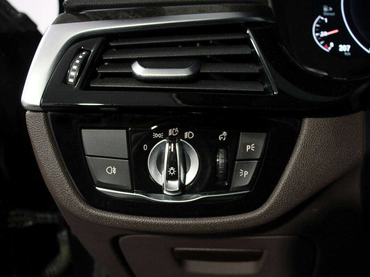 BMW 5 серии M550d xDrive, 2019 Фото №19