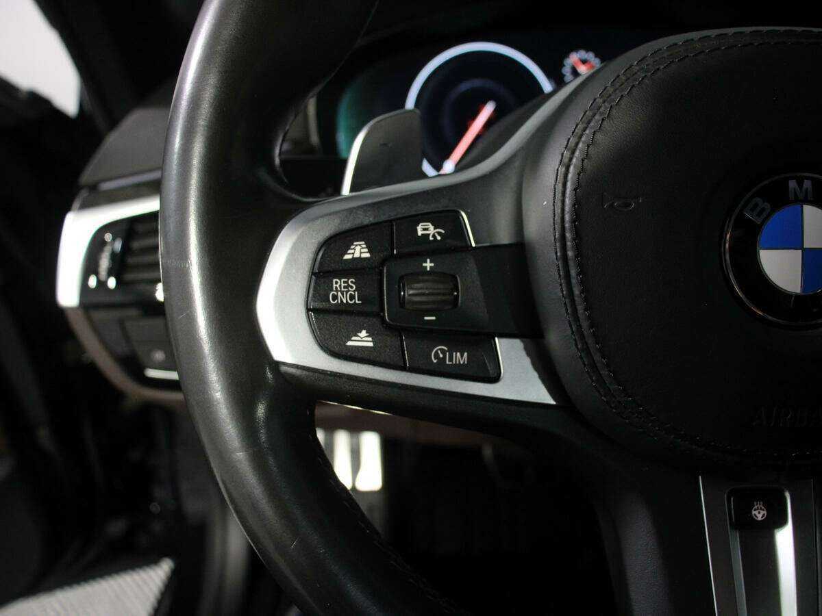 BMW 5 серии M550d xDrive, 2019 Фото №21