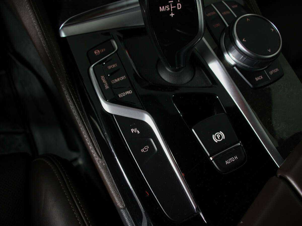 BMW 5 серии M550d xDrive, 2019 Фото №24