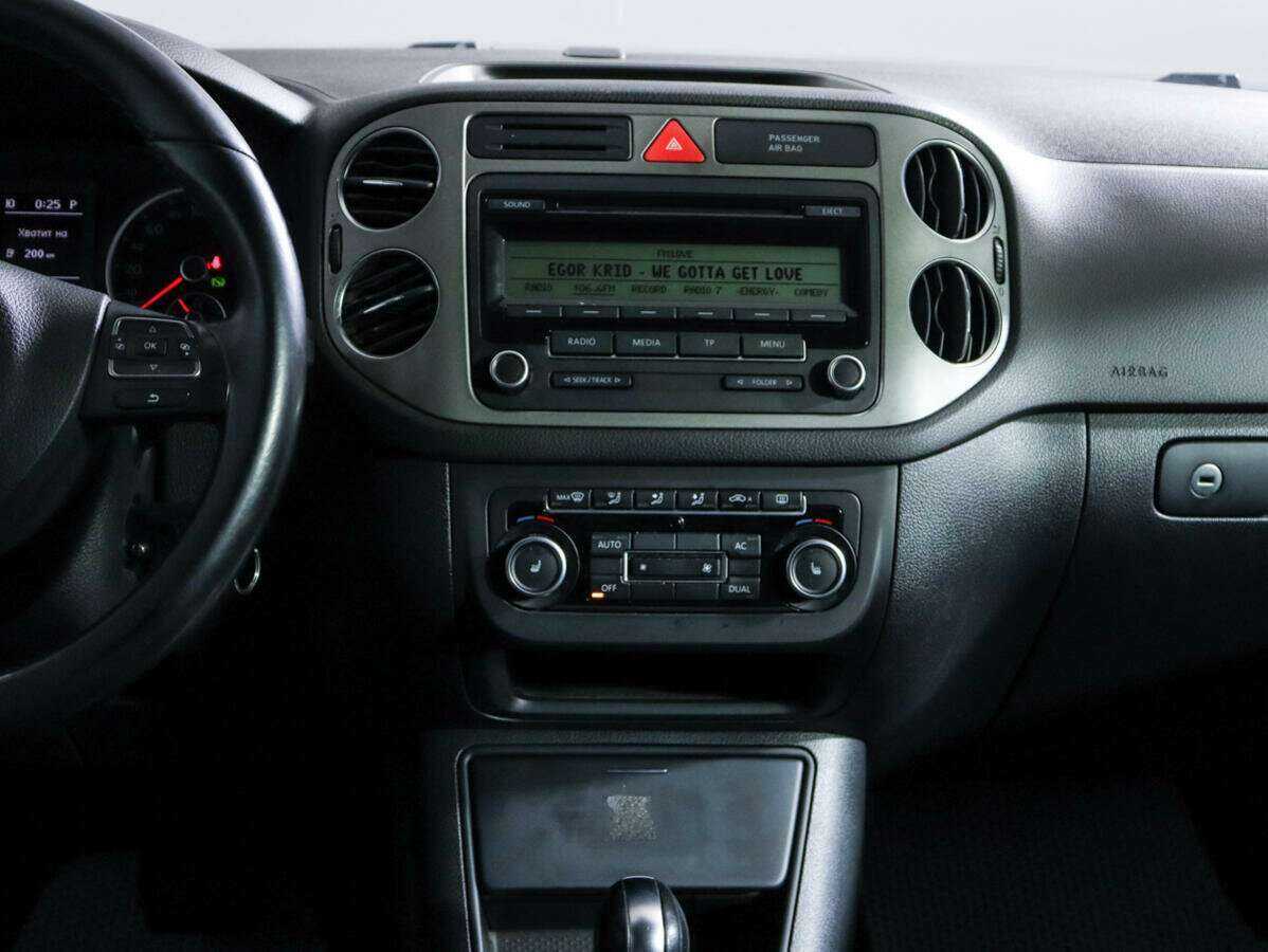 Volkswagen Tiguan, 2011 Фото №12