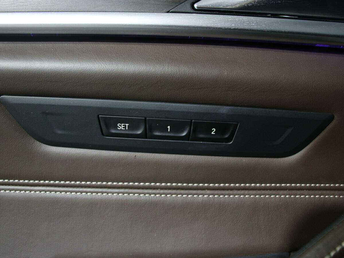 BMW 5 серии 540i xDrive, 2017 Фото №12