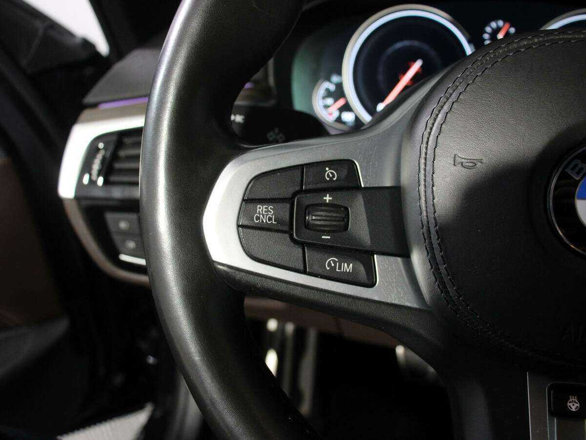 BMW 5 серии 540i xDrive, 2017 Фото №16