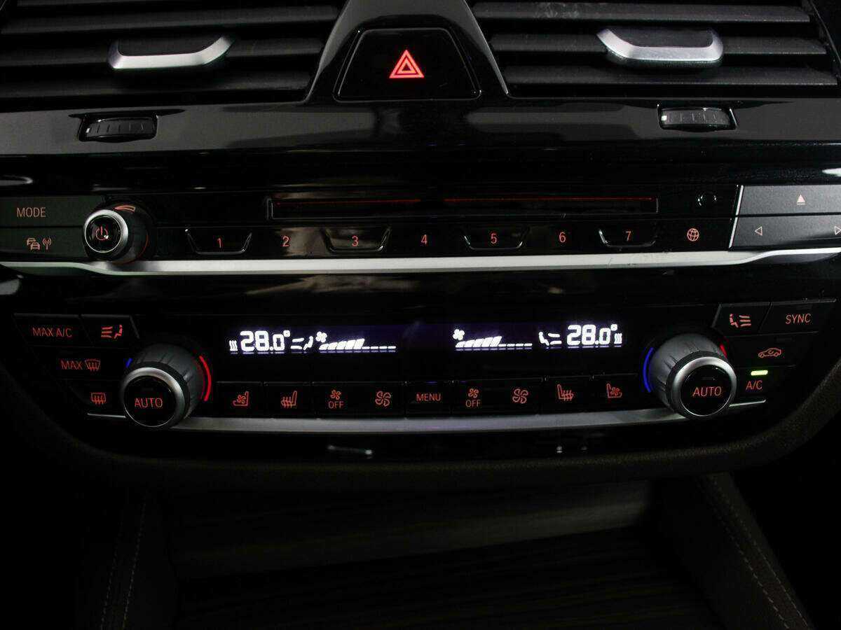 BMW 5 серии 540i xDrive, 2017 Фото №21