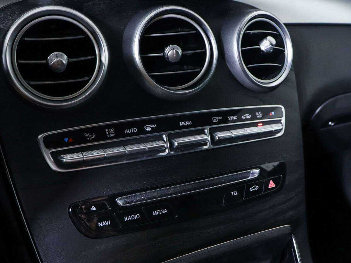 Mercedes-Benz GLC 250, 2017 Фото №16