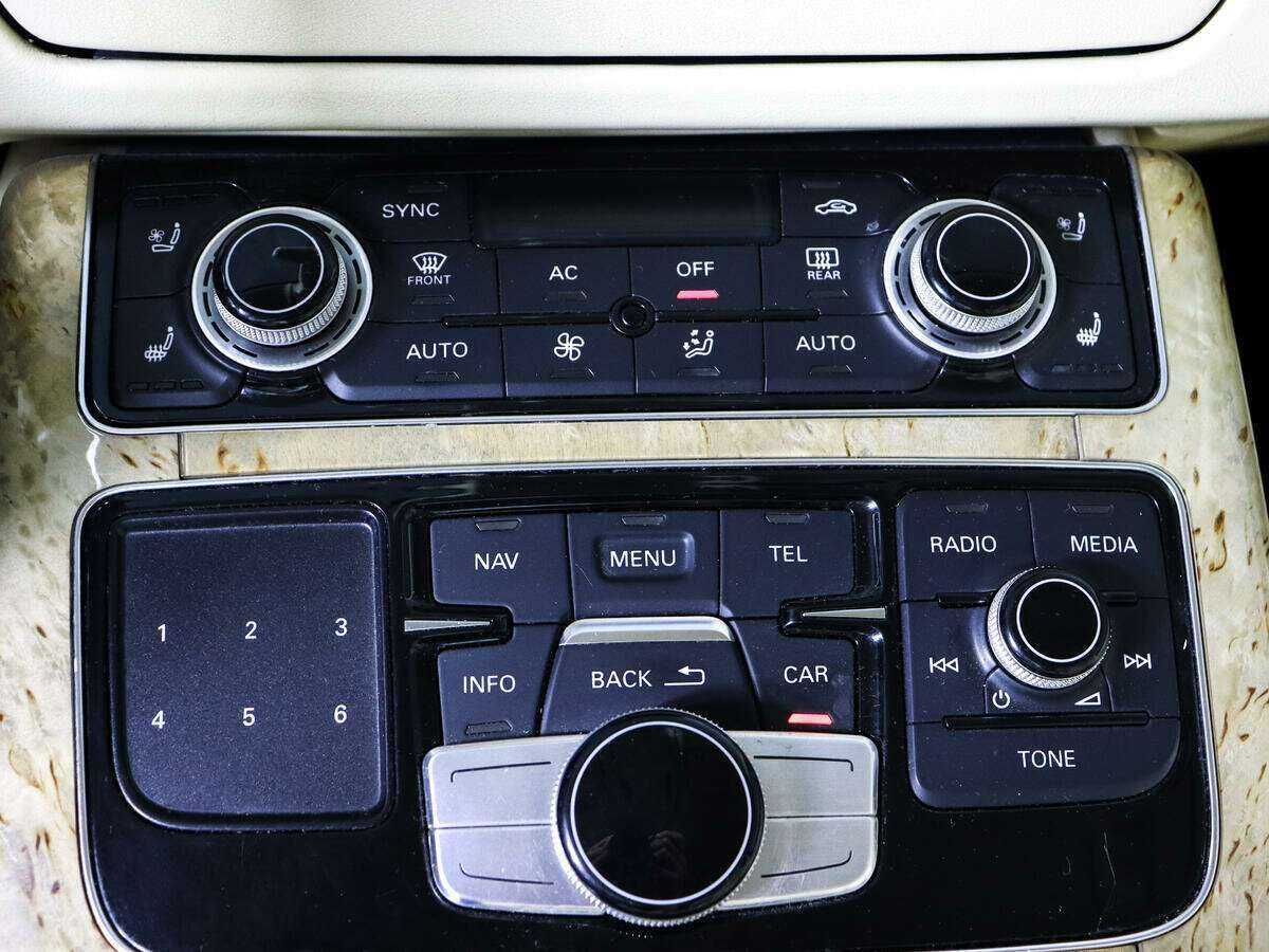 Audi A8, 2010 Фото №19