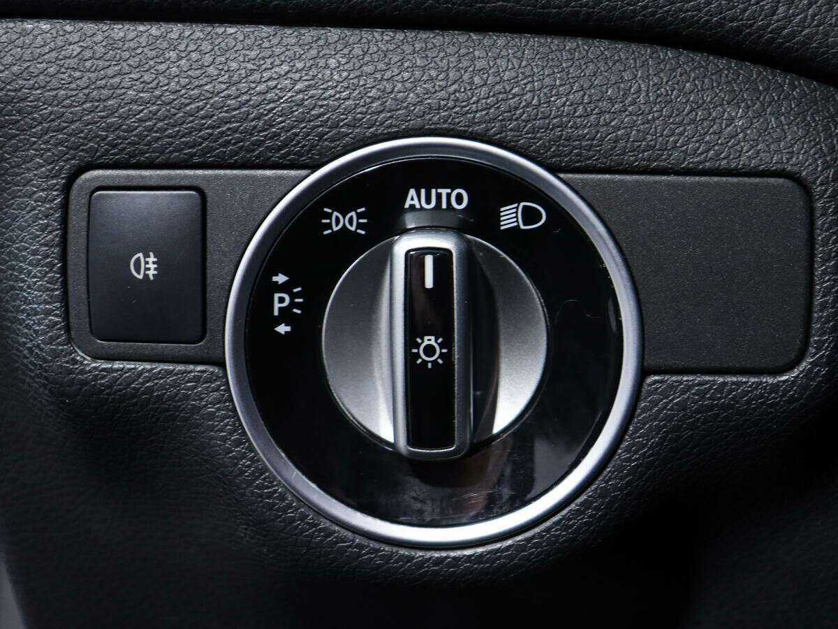 Mercedes-Benz GLA 250, 2015 Фото №16