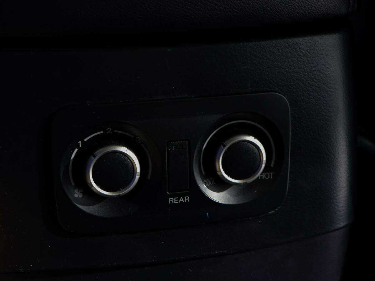 Mitsubishi Pajero, 2011 Фото №15