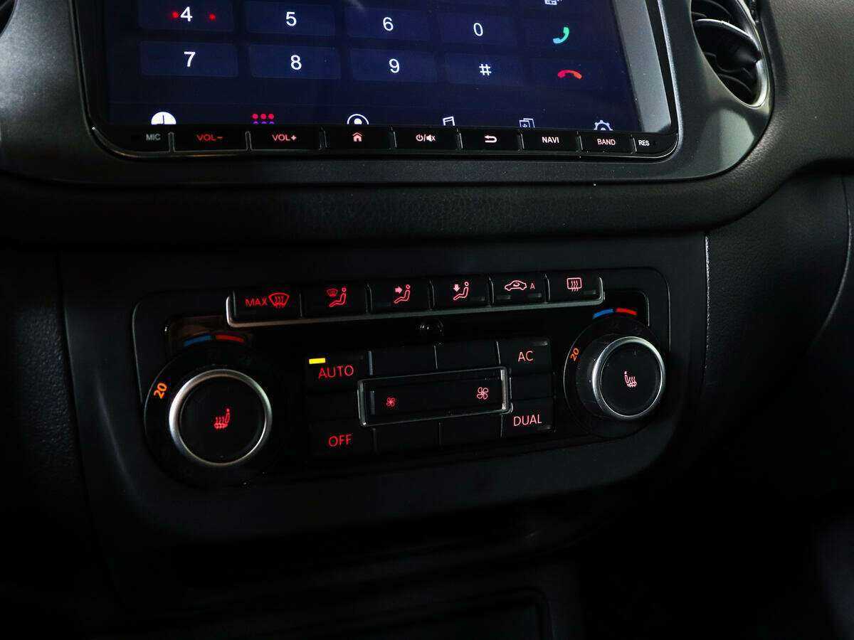 Volkswagen Tiguan, 2011 Фото №15