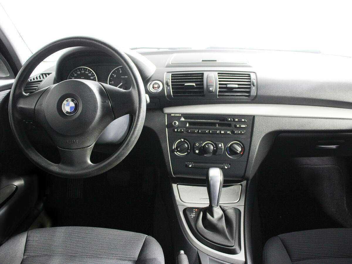 BMW 1 серии 116i, 2010 Фото №11