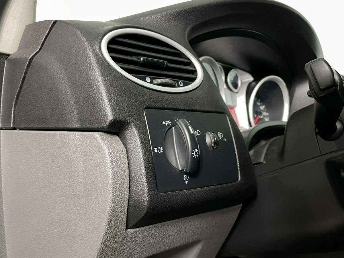 Ford Focus, 2010 Фото №9