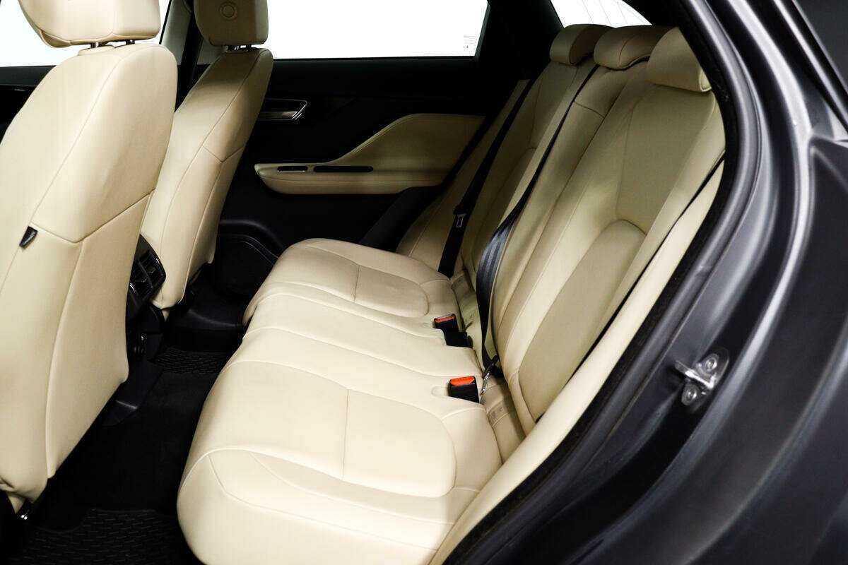 Jaguar F-Pace, 2017 Фото №12