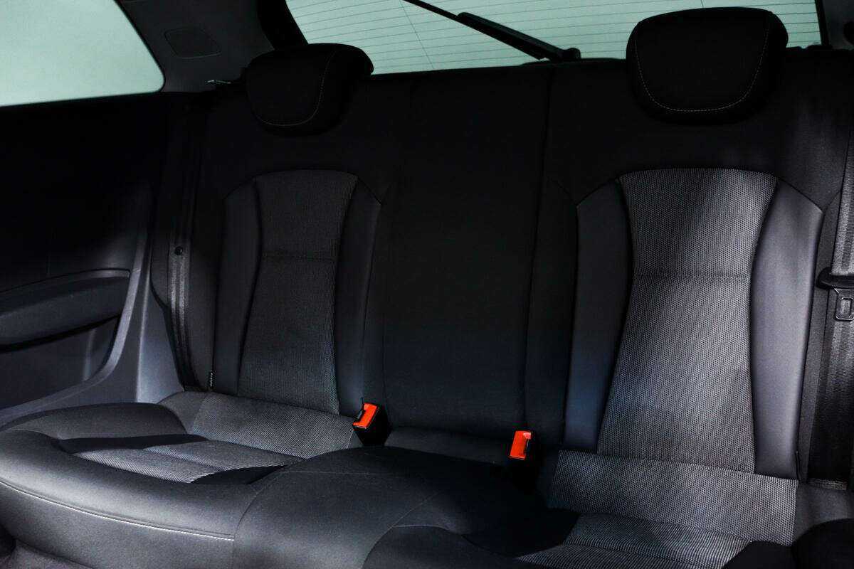 Audi A1, 2010 Фото №12