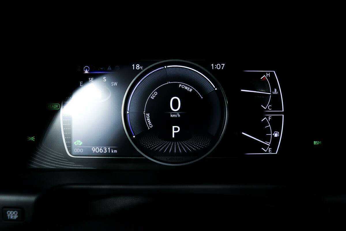 Lexus ES 300h, 2018 Фото №10