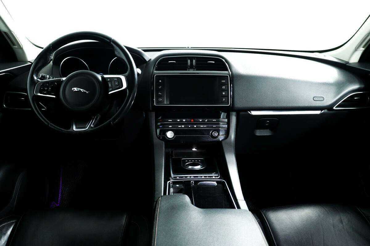 Jaguar F-Pace, 2017 Фото №11