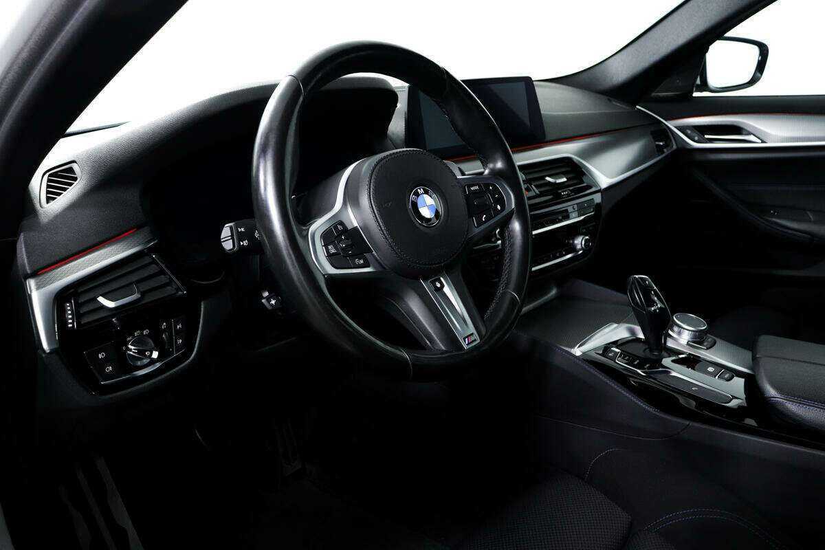 BMW 5 серии 530i xDrive, 2019 Фото №13