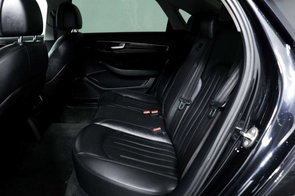 Audi A8, 2011 Фото №12