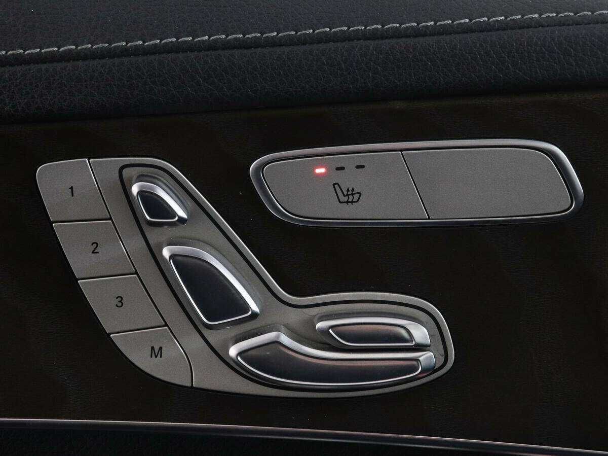 Mercedes-Benz GLC Coupe 300, 2017 Фото №15