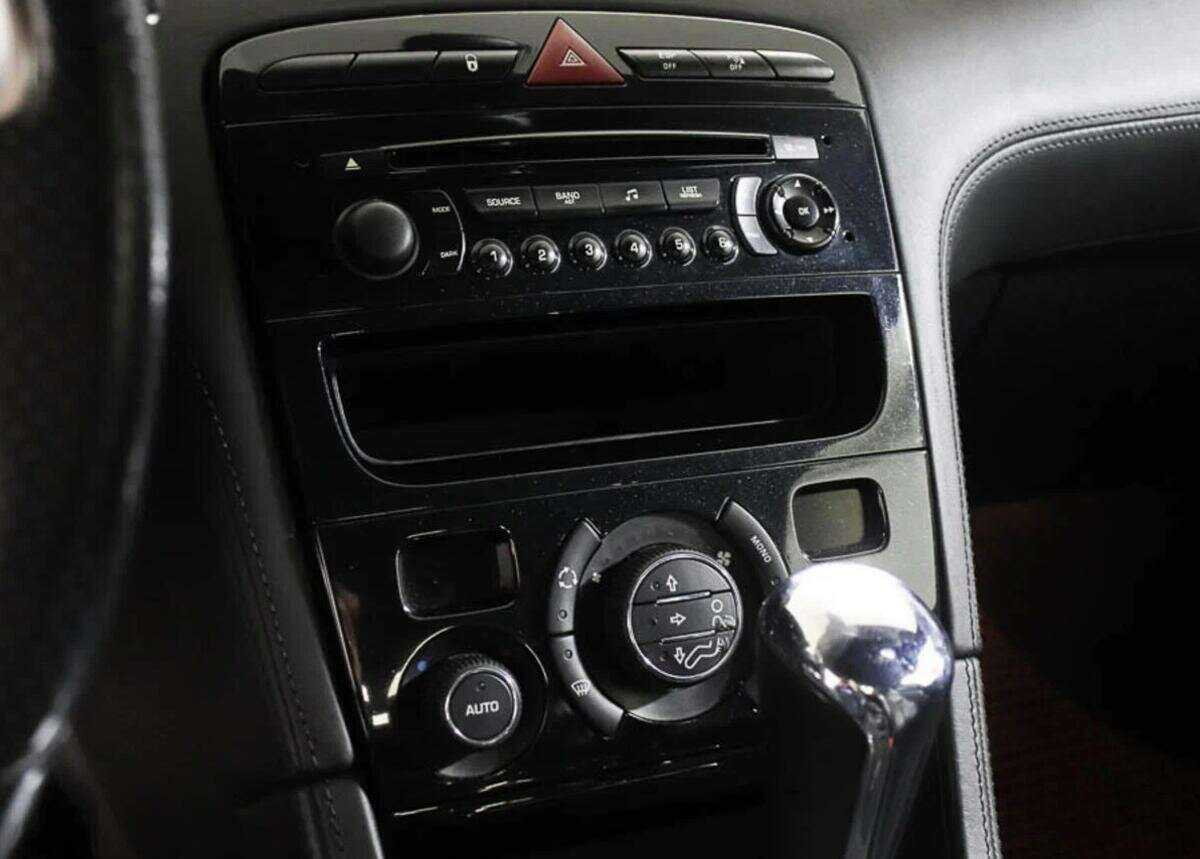 Peugeot RCZ, 2011 Фото №10