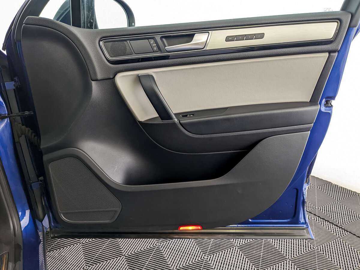Volkswagen Touareg, 2017 Фото №21