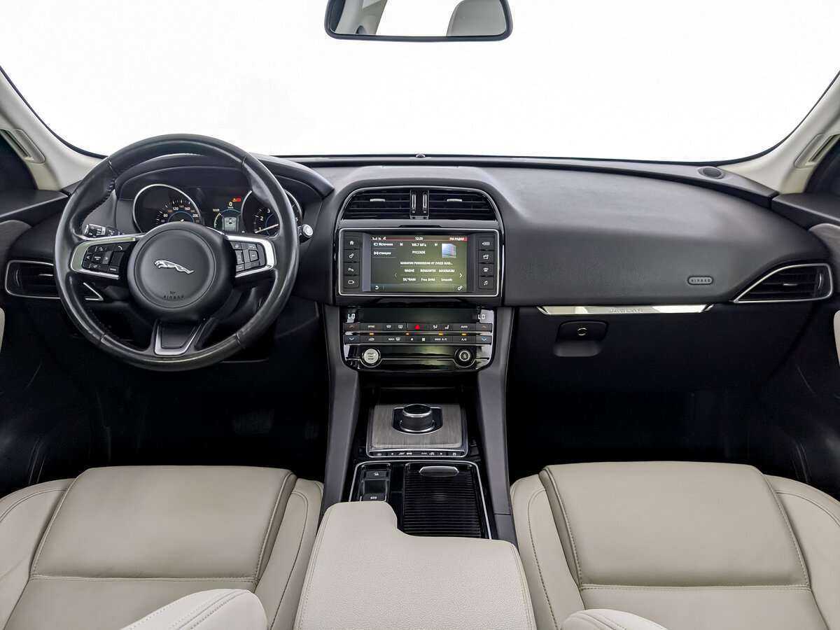 Jaguar F-Pace, 2017 Фото №14