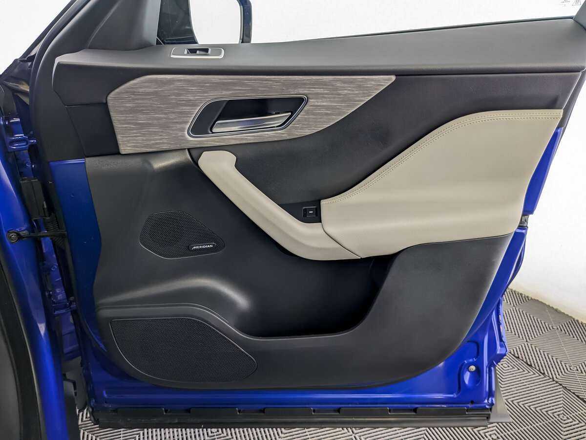 Jaguar F-Pace, 2017 Фото №24