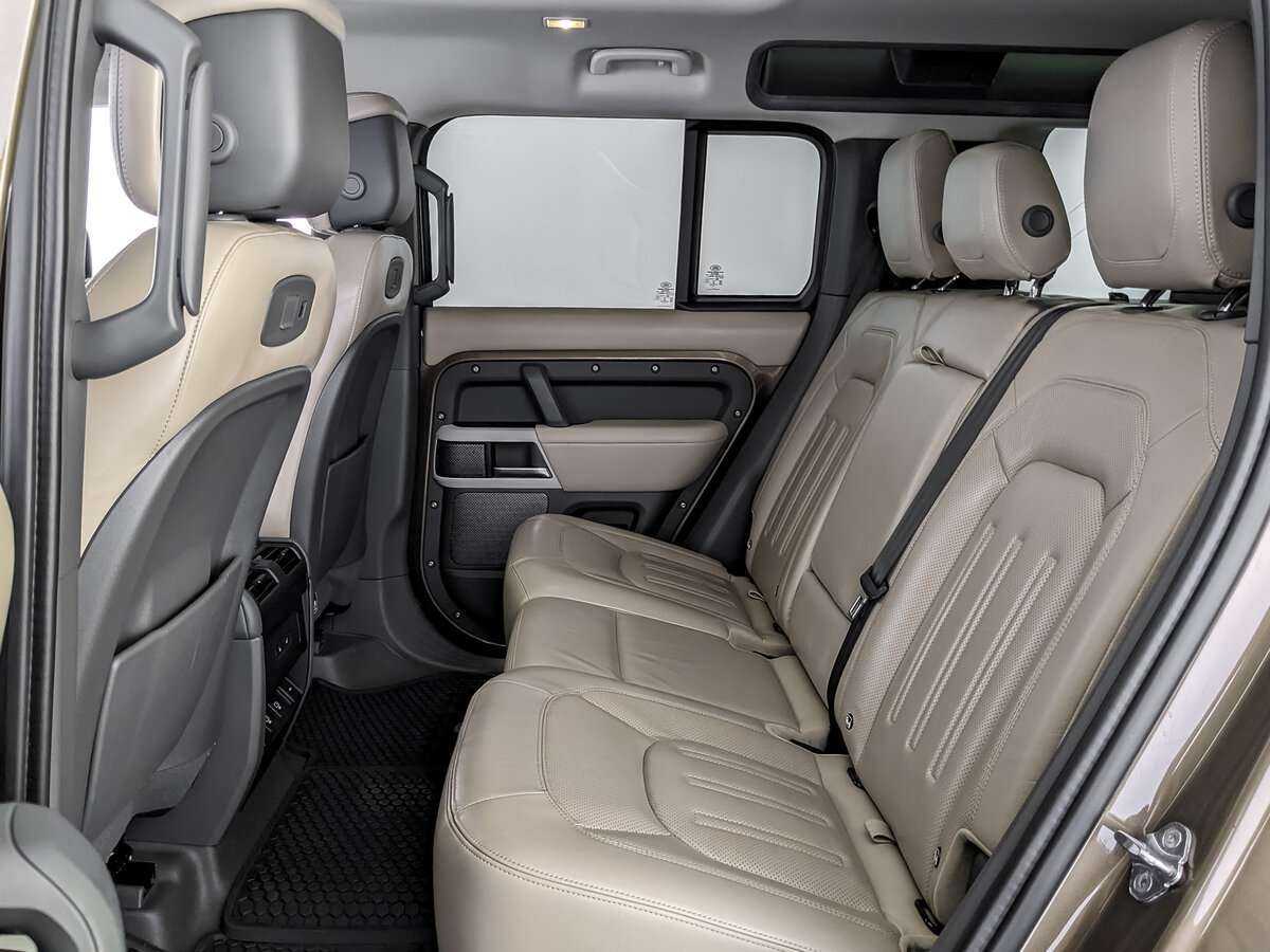 Land Rover Defender 110, 2021 Фото №11