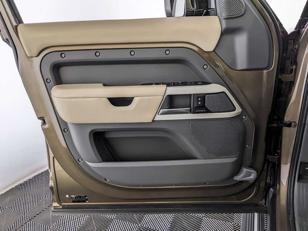 Land Rover Defender 110, 2021 Фото №12