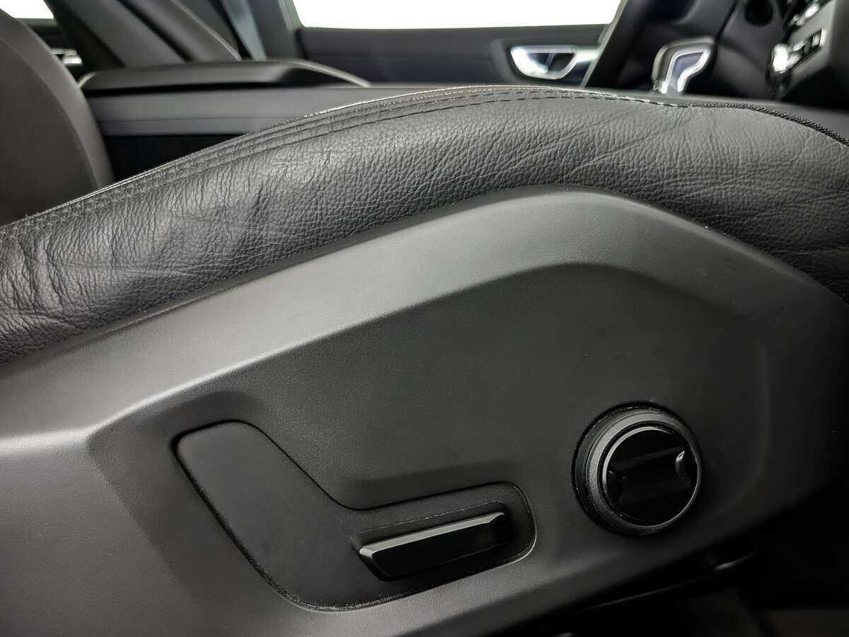 Volvo XC60, 2021 Фото №23