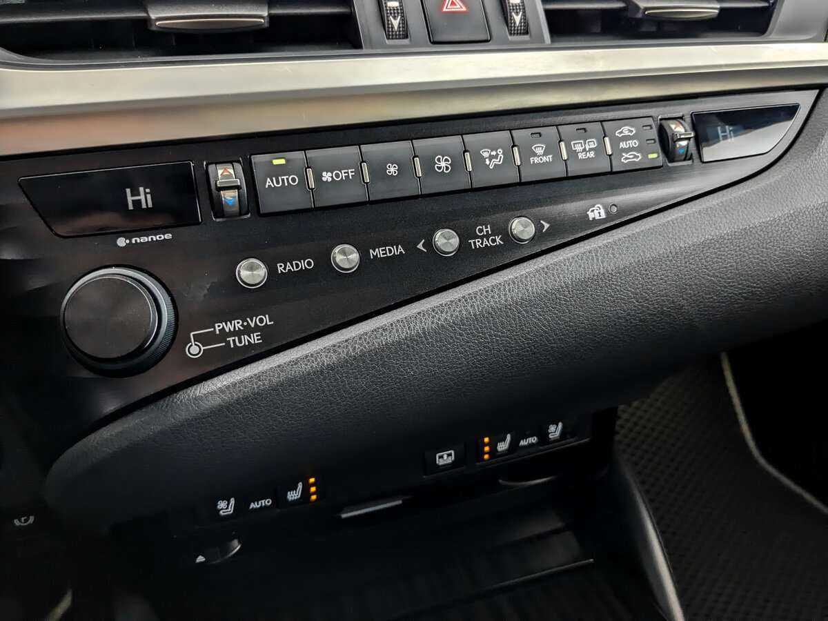 Lexus ES 200, 2020 Фото №22