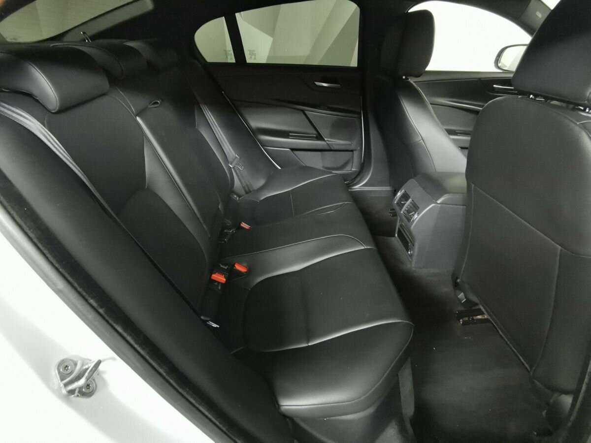 Jaguar XE, 2015 Фото №12