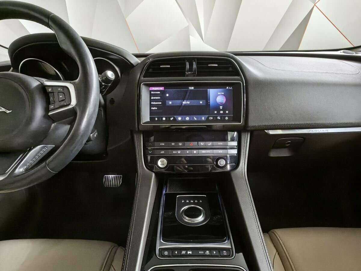Jaguar F-Pace, 2018 Фото №11