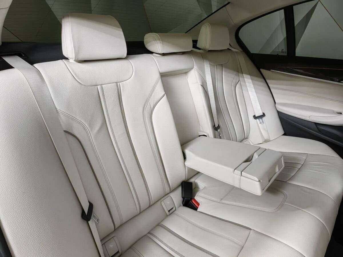 BMW 5 серии 530i xDrive, 2017 Фото №13