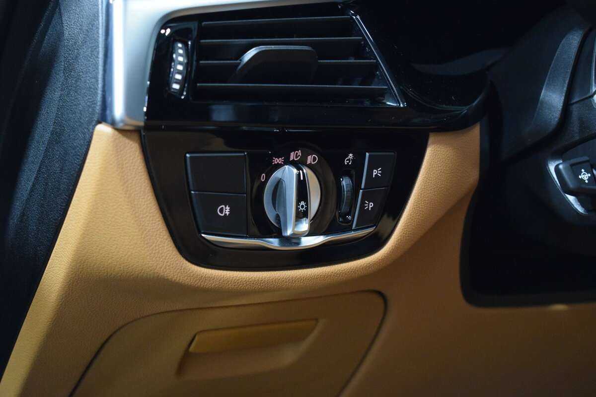 BMW 5 серии 520i, 2023 Фото №17