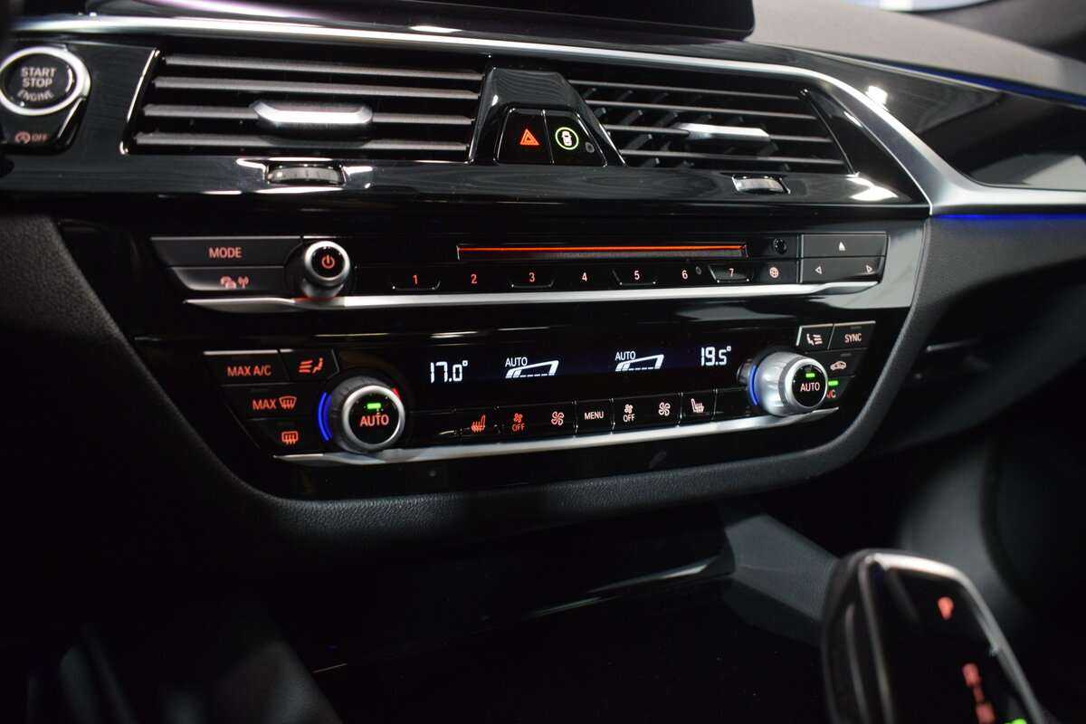 BMW 5 серии 520d xDrive, 2019 Фото №27