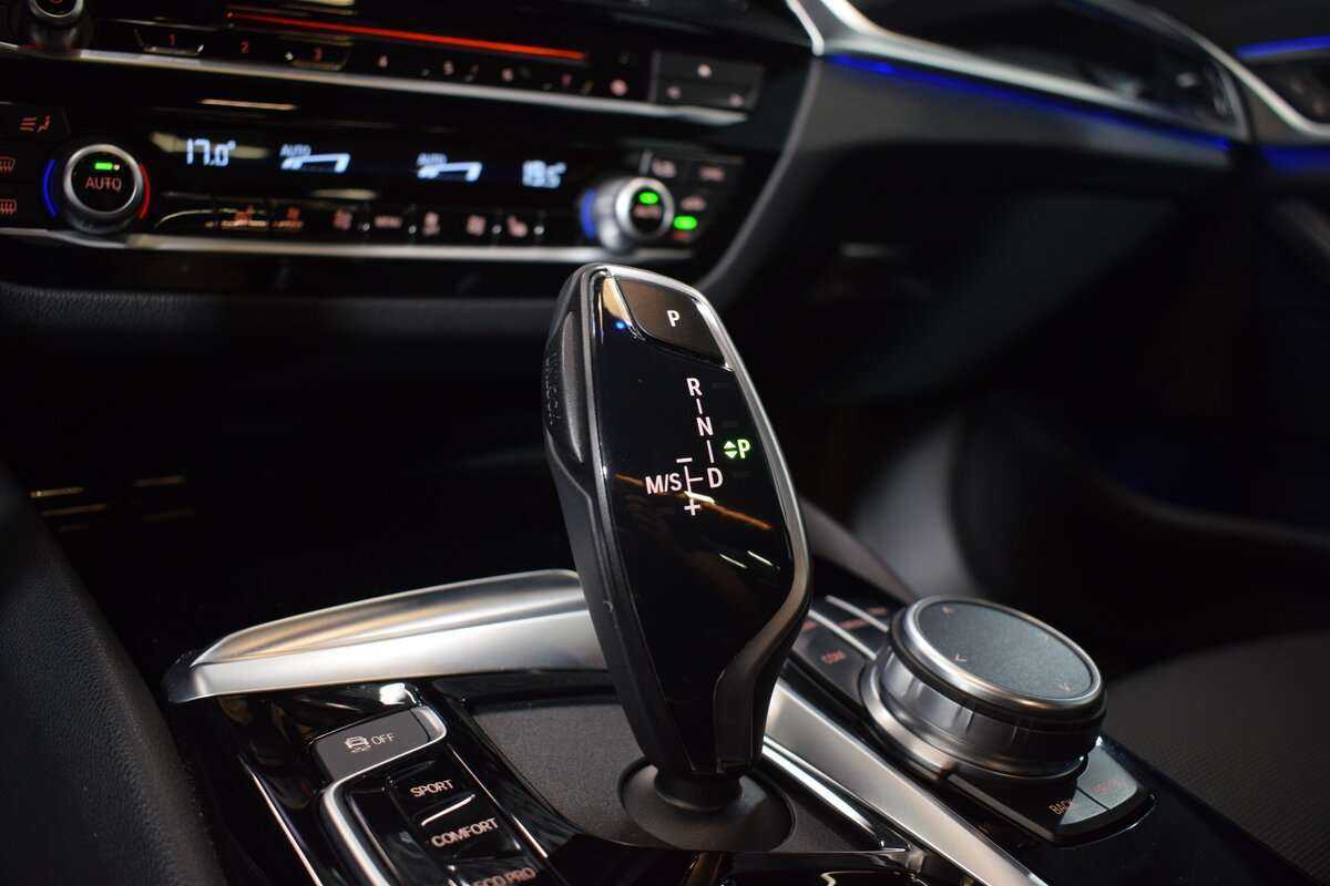 BMW 5 серии 520d xDrive, 2019 Фото №28