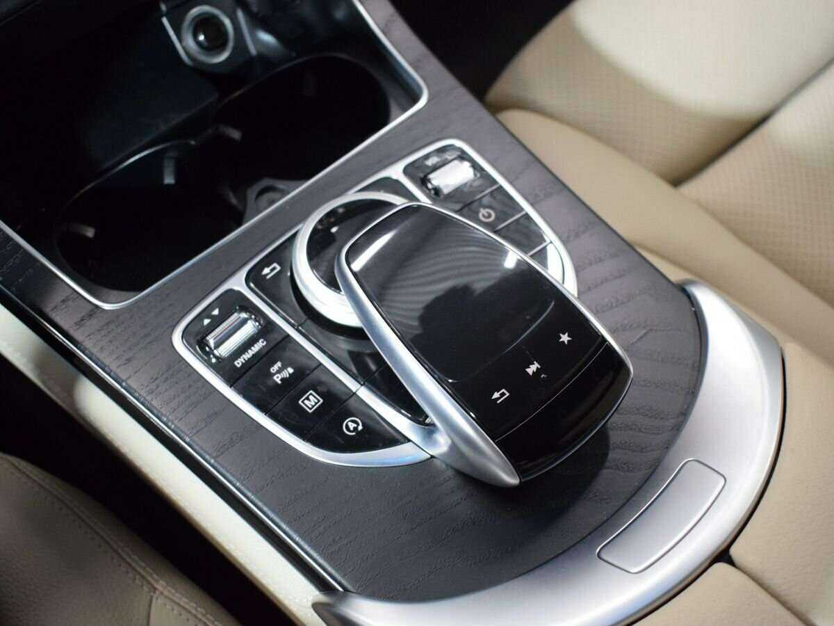 Mercedes-Benz GLC Coupe 300, 2019 Фото №19