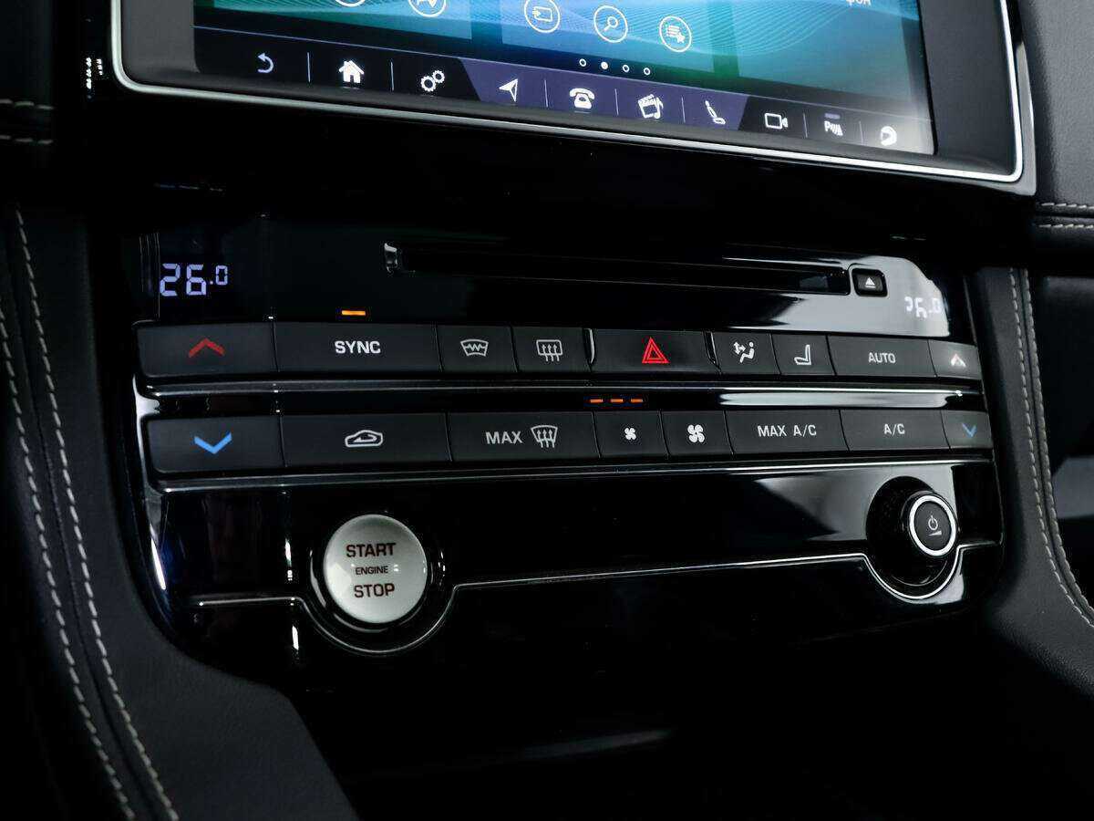 Jaguar F-Pace, 2017 Фото №22