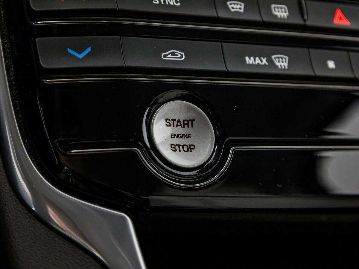 Jaguar XE, 2017 Фото №14