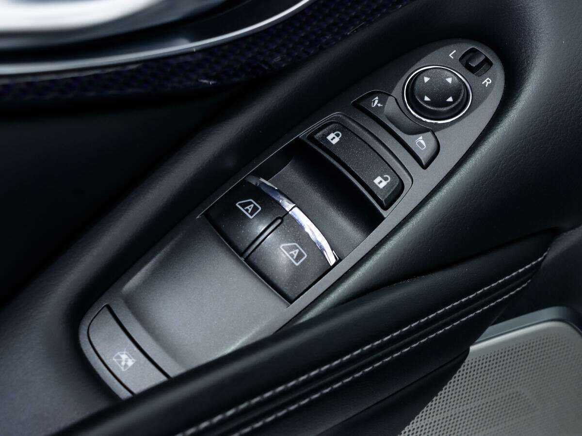 Infiniti Q60, 2017 Фото №25