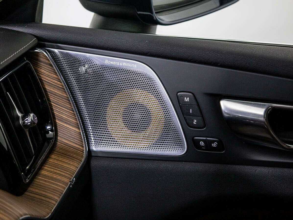 Volvo XC60, 2020 Фото №16