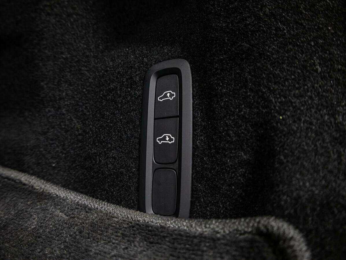 Volvo XC60, 2020 Фото №24