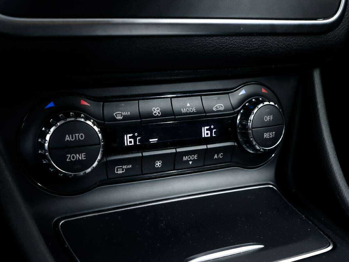 Mercedes-Benz GLA 250, 2017 Фото №13