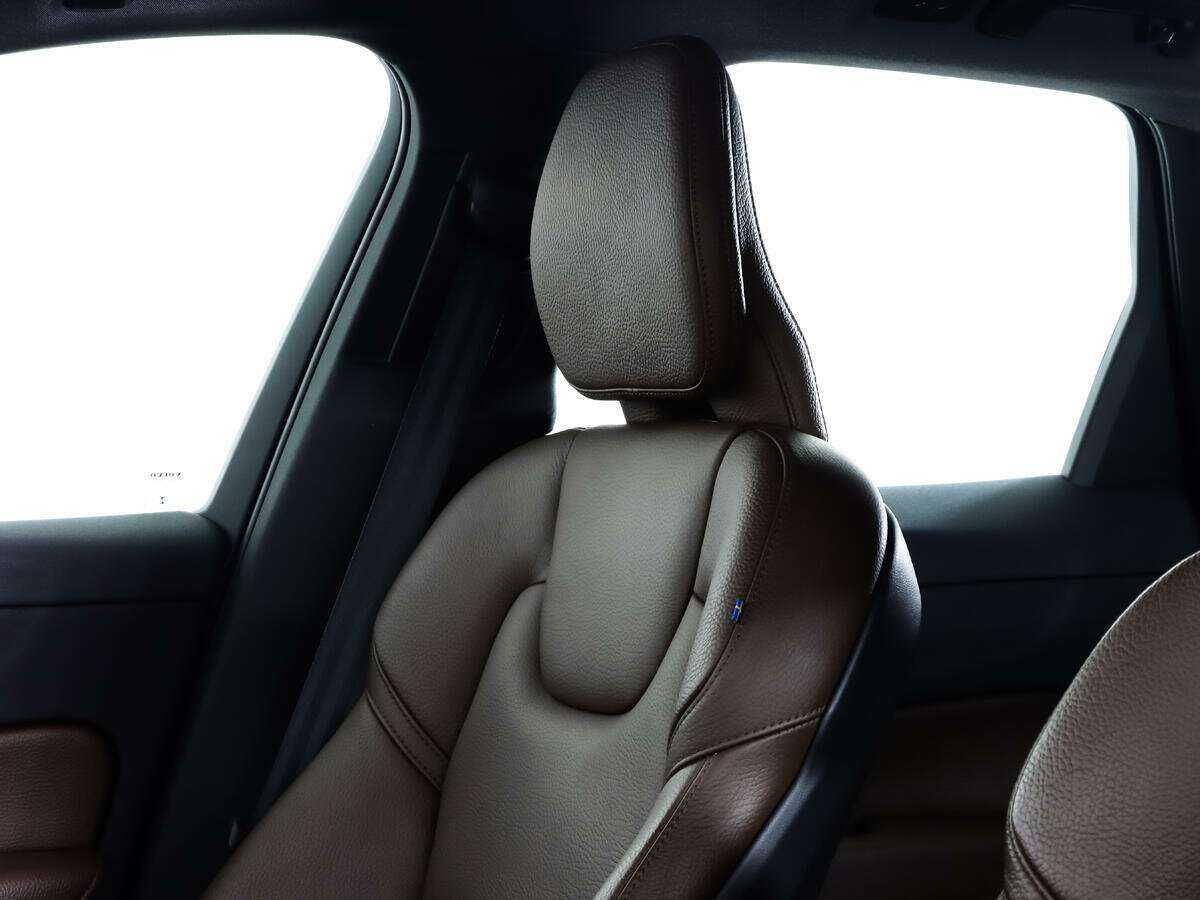 Volvo XC60, 2021 Фото №17