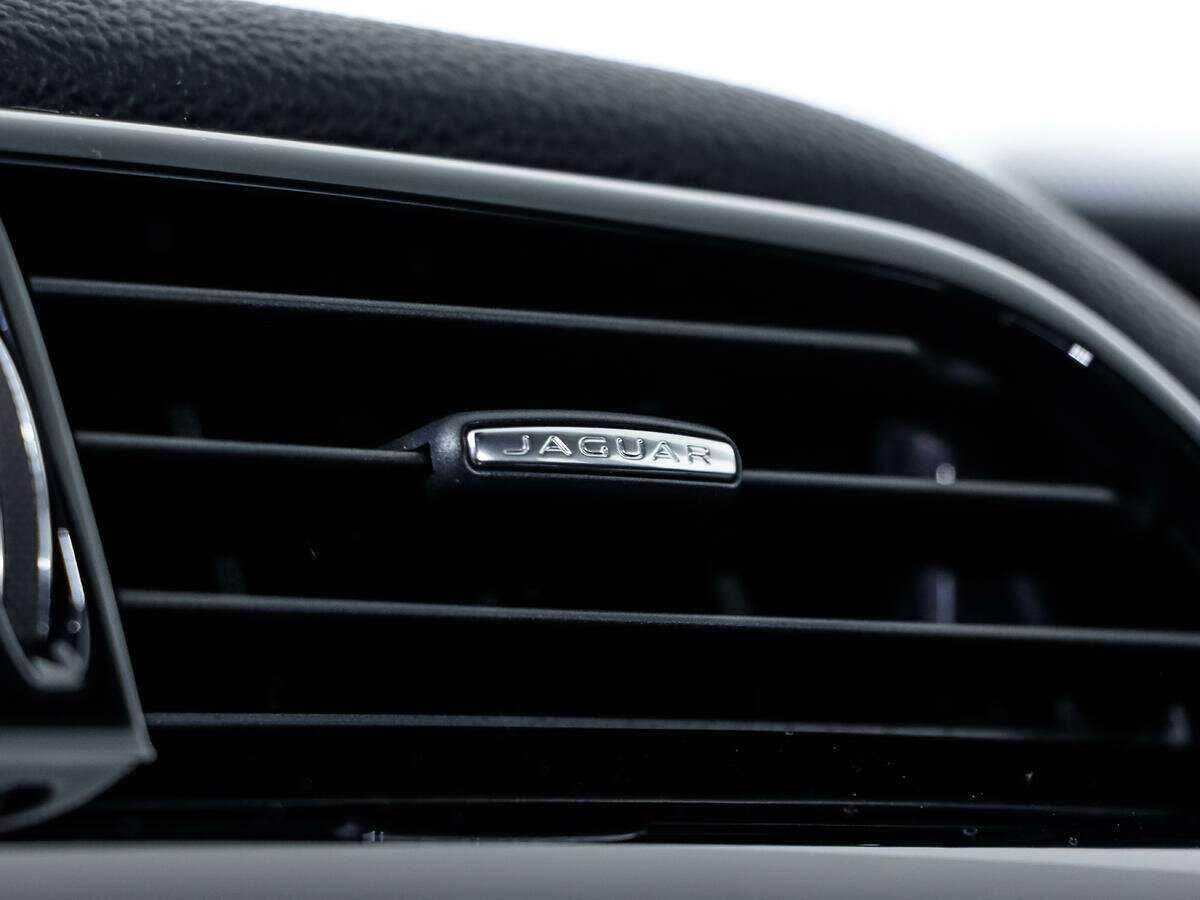 Jaguar XE, 2017 Фото №12