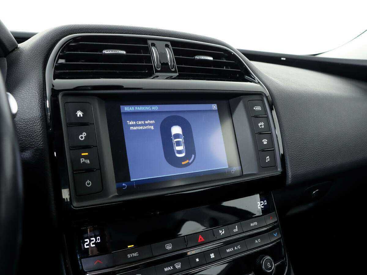 Jaguar XE, 2017 Фото №13