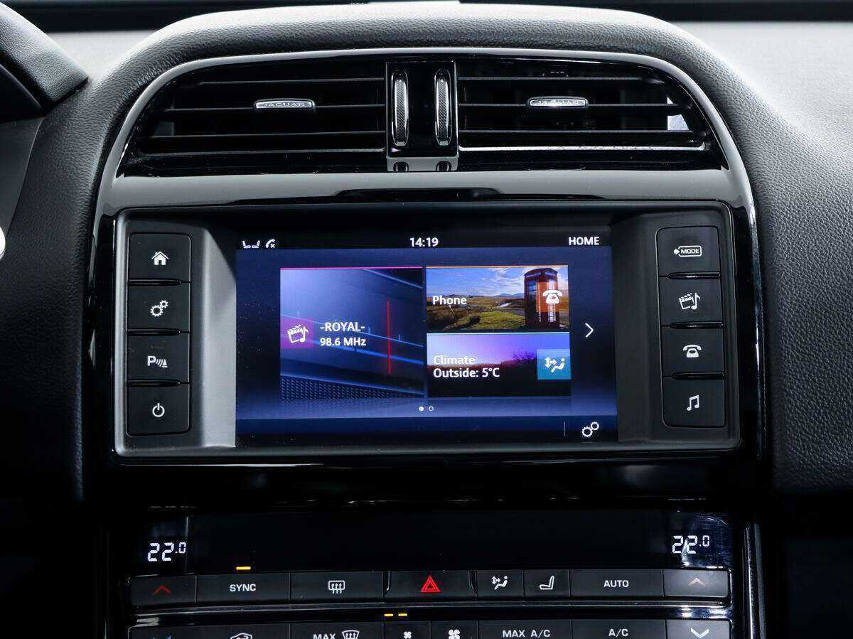 Jaguar XE, 2017 Фото №23