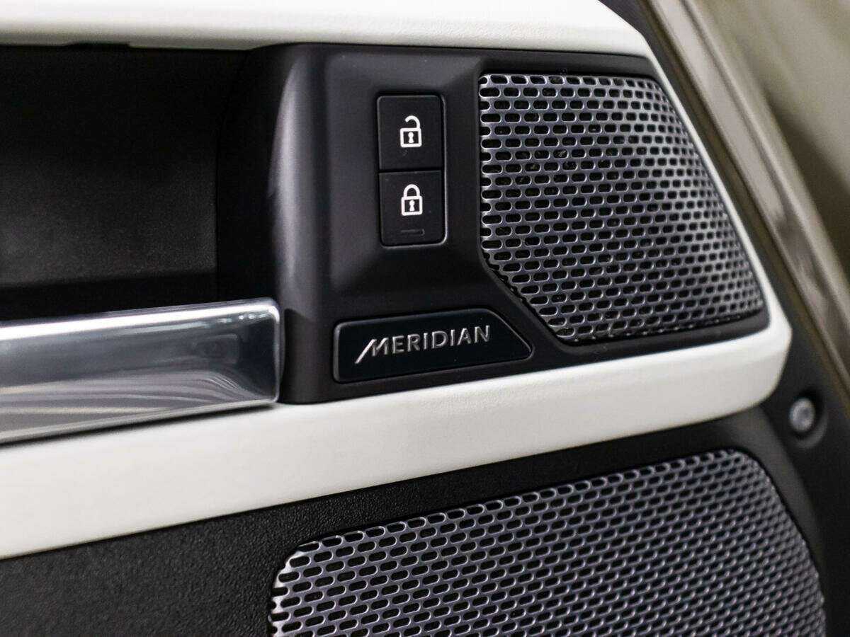 Land Rover Defender 110, 2020 Фото №15