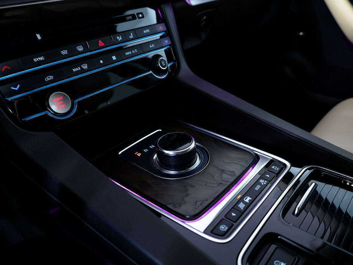 Jaguar F-Pace, 2018 Фото №17
