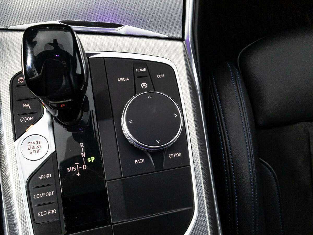 BMW 3 серии 320i xDrive, 2020 Фото №20